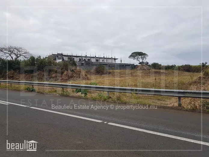 Residential land of 25 perches for sale in La Porte, Providence, Flacq.