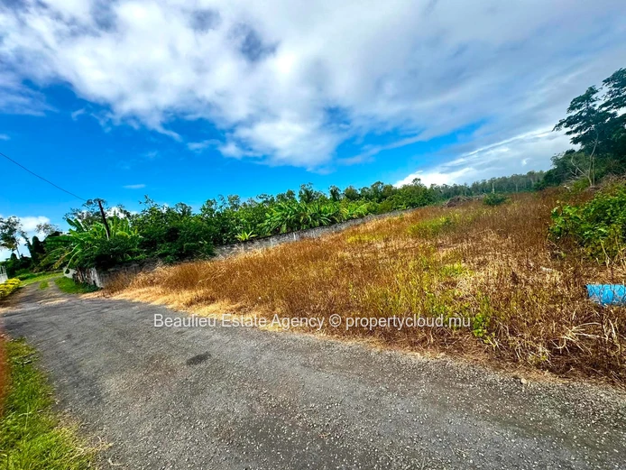Residential plot of 25 perches for sale in Beau Plateau, Goodlands.