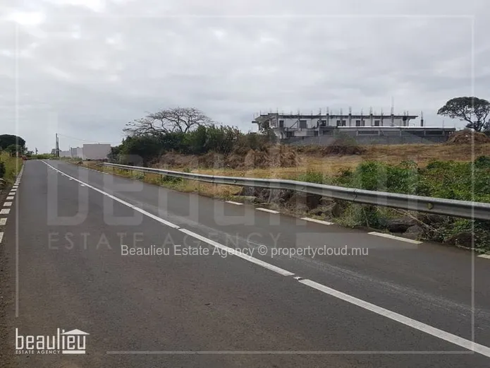 Residential land of 25 perches for sale in La Porte, Providence, Flacq.