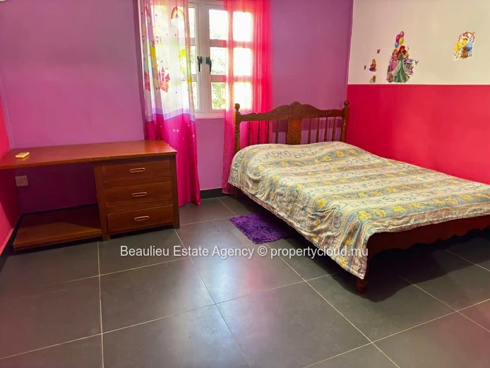 Immeuble résidentiel entièrement meublé à vendre à Point aux Canonniers