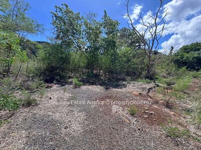   Terrain résidentiel de 18 perches à vendre à Albion, situé à Morcellement Belle Vue