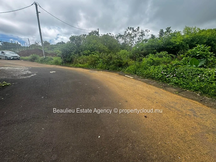 Terrain résidentiel de 6 perches à vendre dans le quartier paisible de Bois Chéri