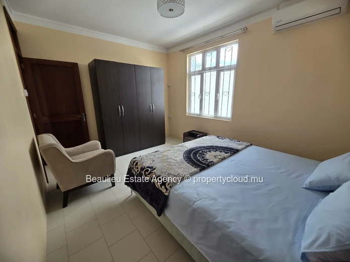 Maison entièrement meublée à vendre – Morcellement Beeharry, Flacq Taille du terrain : 9 perchoirs