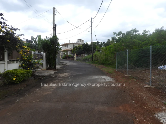   Residential land 617m2 for sale in Morcellement Montreal at Coromandel.