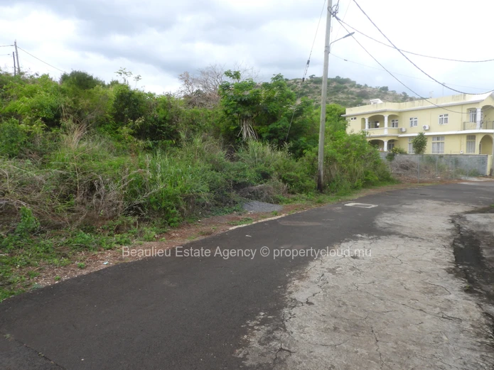   Residential land 617m2 for sale in Morcellement Montreal at Coromandel.