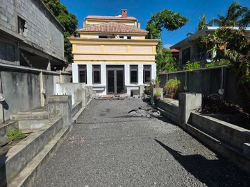 6 Bedroom House