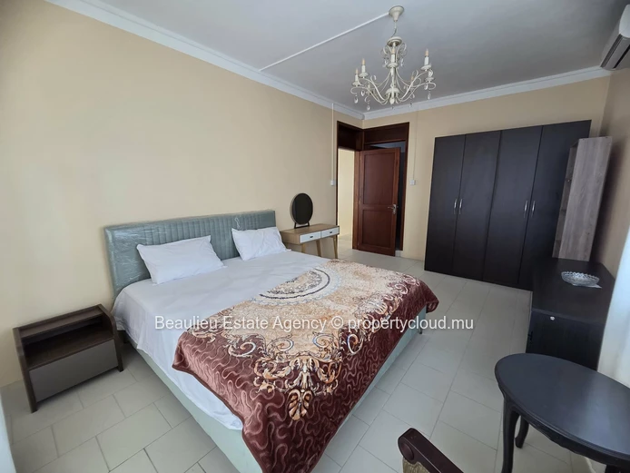 Maison entièrement meublée à vendre – Morcellement Beeharry, Flacq Taille du terrain : 9 perchoirs
