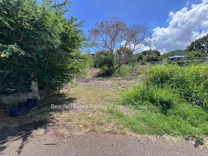   Terrain résidentiel de 18 perches à vendre à Albion, situé à Morcellement Belle Vue