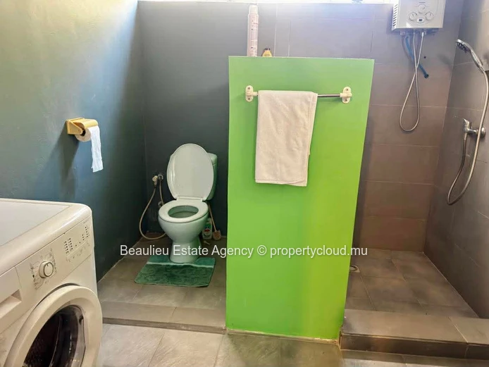 Immeuble résidentiel entièrement meublé à vendre à Point aux Canonniers