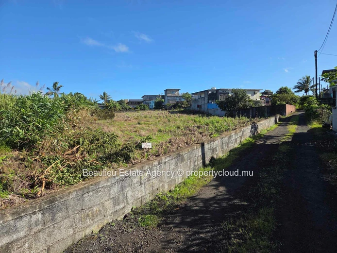   Residential Land for sale 10 Perche in l'espérance quartier militaire .