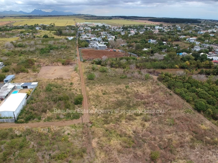 Terrain résidentiel, 25 perches, à vendre à La Réunion Maurel, Petit Raffray. 